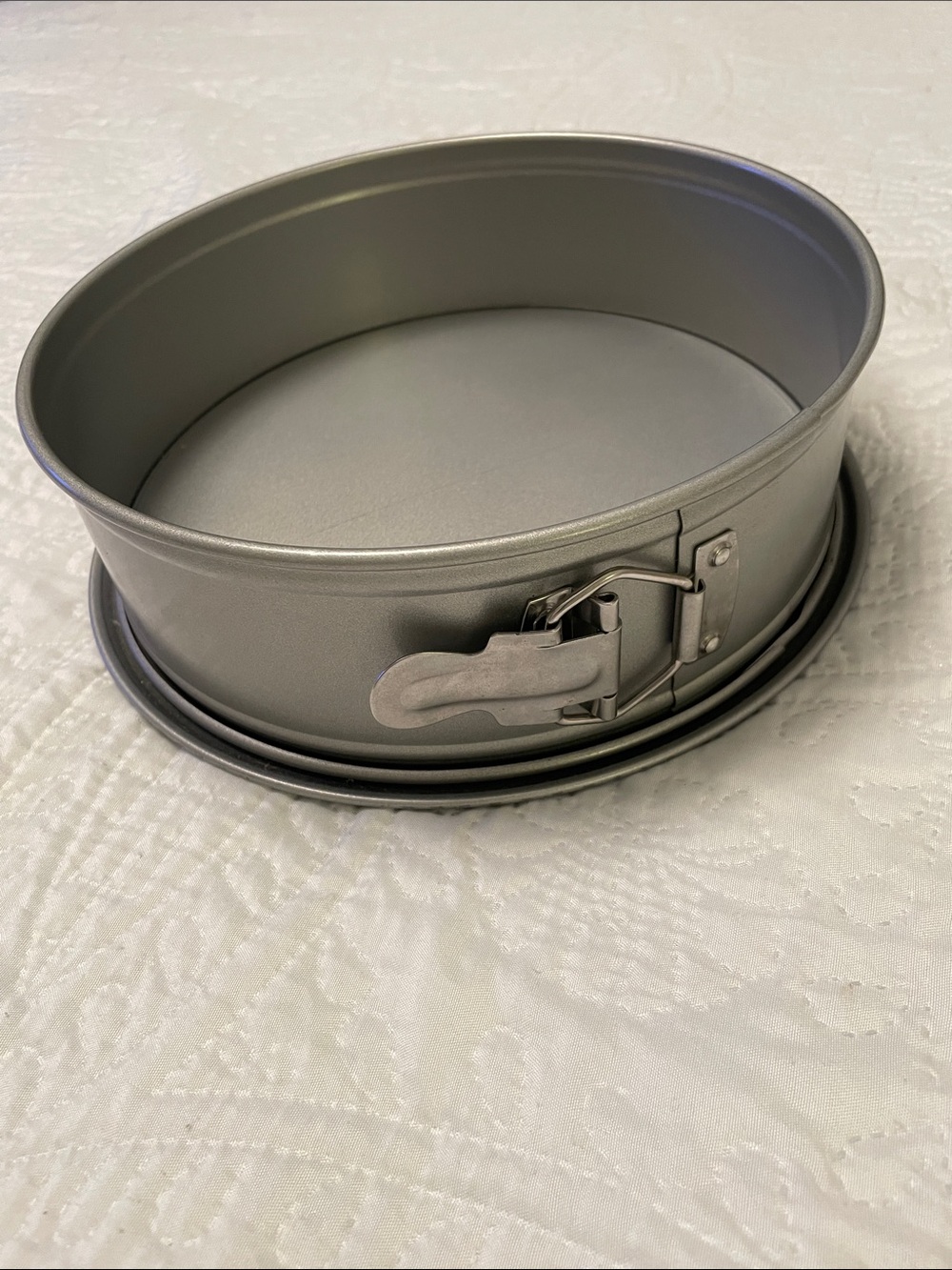 Nonstick 9” Round Springform Cake Pan for Cheesecakes with Latch